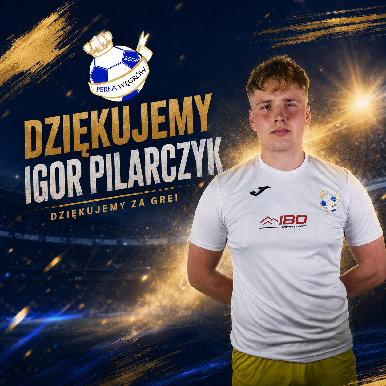 Igor Pilarczyk w koszulce Perły Węgrów.
